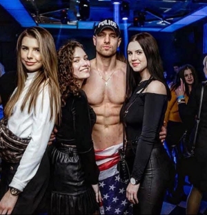 Pokaz striptizu męskiego w klubie w Chrzanowie